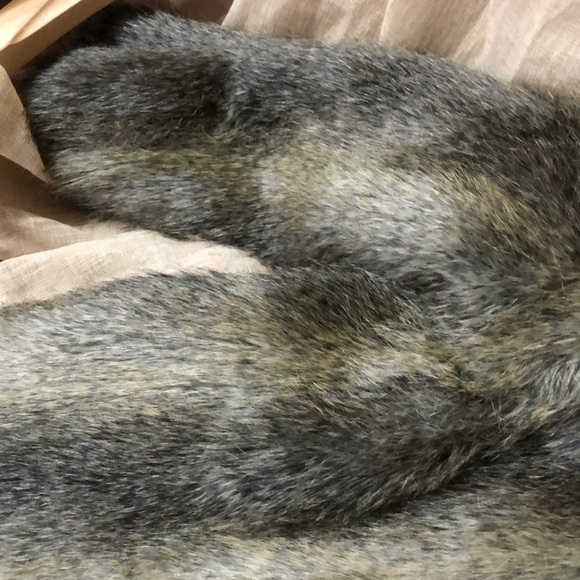 Cute little H&M Fur - Picture 5 of 5